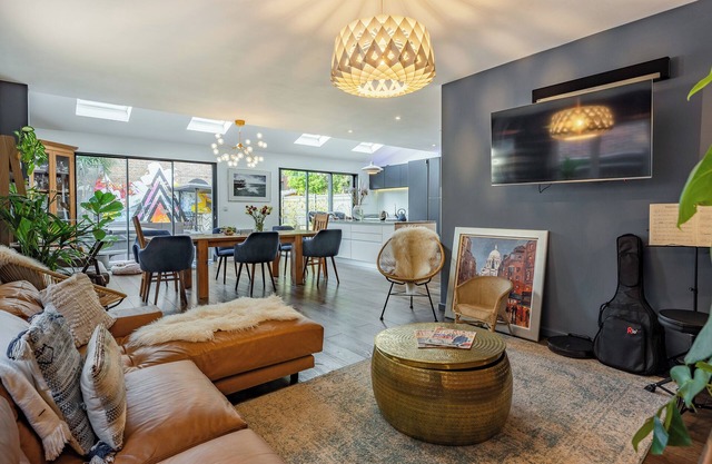 5 bedroom accommodation in Hove