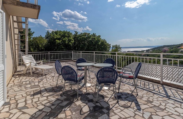 5 bedroom awesome home in Povile