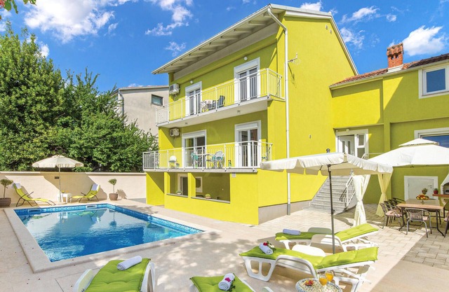 5 bedroom awesome home in Pula