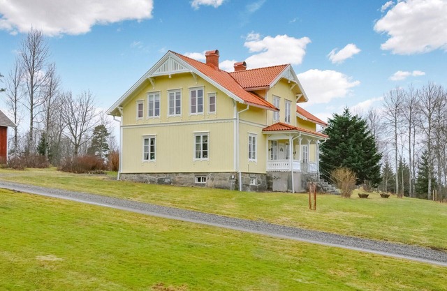 5 bedroom beautiful home in Juskog Husa