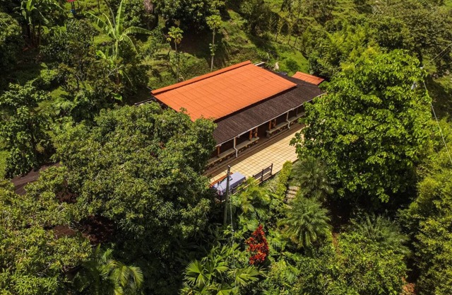 5-bedroom bed & breakfast in welcoming Barbosa with WiFi