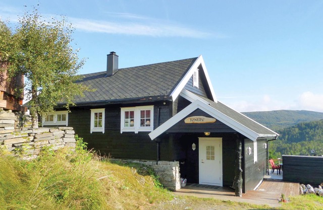 5 bedroom cozy home in Norheimsund