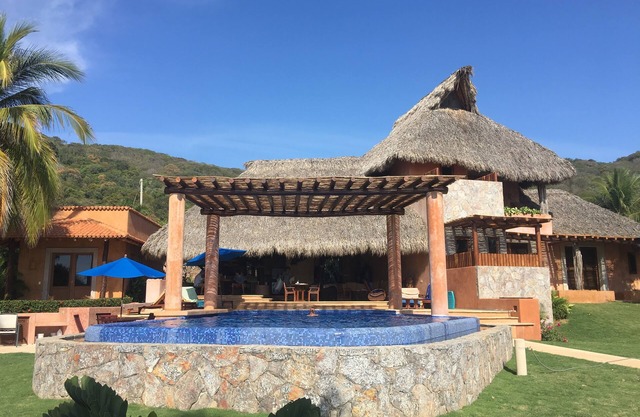5 Bedroom Luxury Villa - Private Beach, Pool, Chef, Ocean Views & Sunsets