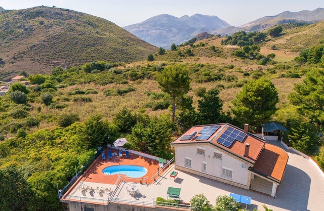 5 bedroom nice home in Monreale