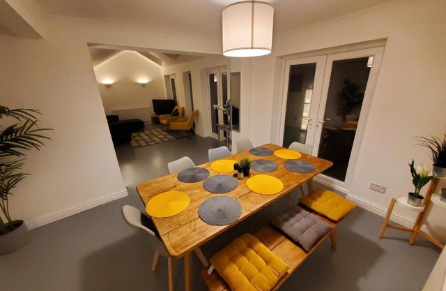 5 bedroom, recently renovated house close to Hastings Beach