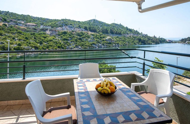 5 bedroom stunning apartment in Ploce