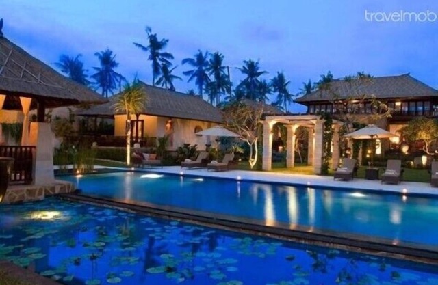 5 Bedroom villa Beachfront with private Pool in Canggu