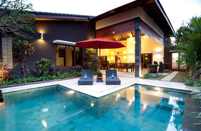 5 Bedroom villa w/Breakfast, Seminyak