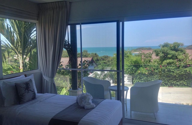 5 BR Sea View Private Pool Villa Short Walk to Choeng Mon Beach