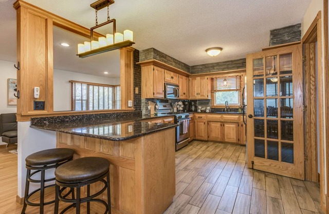 5 BR+ Yard. Close drive to New Brighton, Roseville, Shoreview