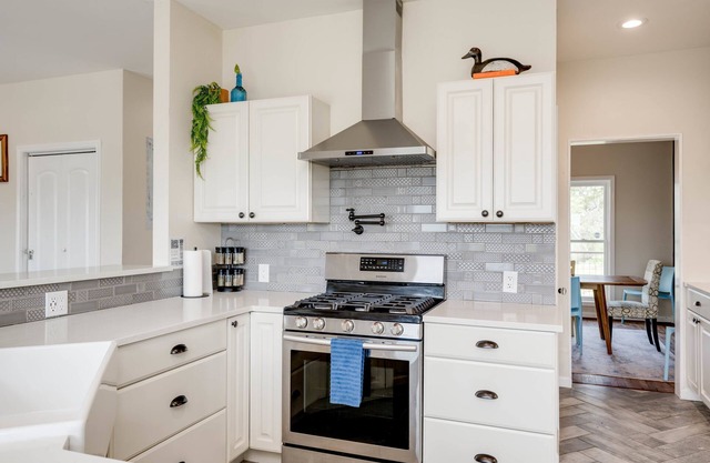 5 King 3 5b Firepit Nearby Pickleball Opens Feb 25 Lvl2 EV Charger Pool w Lake Views