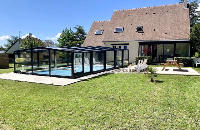 5 Km CABOURG - House with private heated swimming pool