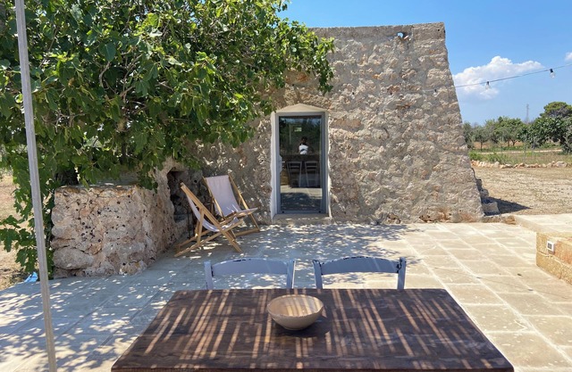 5 km from the beaches of Pescoluse, charming trullo in the countryside in Salve