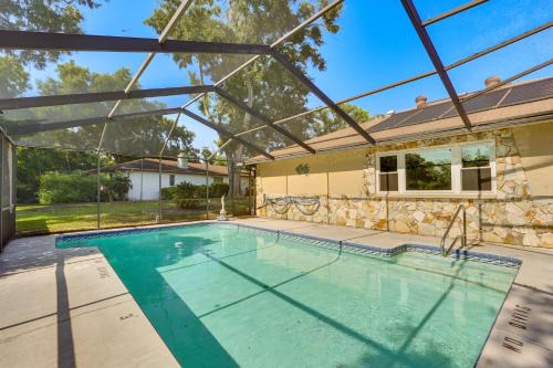 5 Mi to Weeki Wachee Spring Hill Home with Lanai