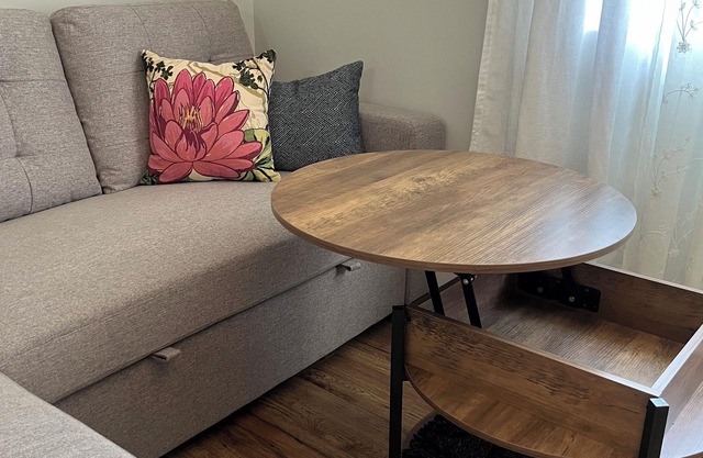 5 min Lake & Trail Access! Private, Safe, Fully Stocked nClose to VIU & NRGH