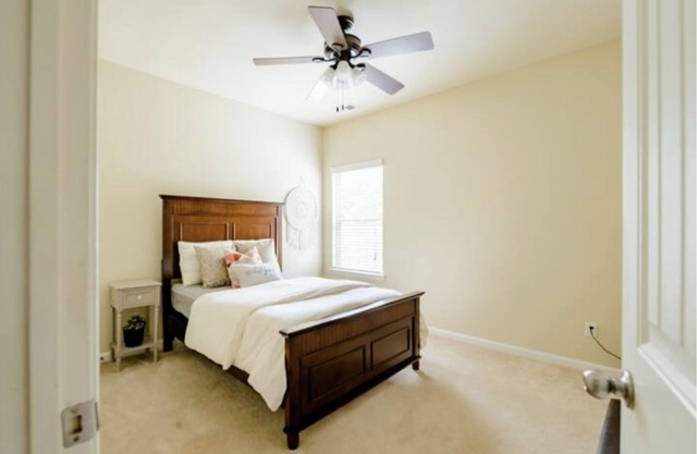 5 mins to Downtown Columbus & 20 to Fort Moore - Private Bathroom and Bedroom