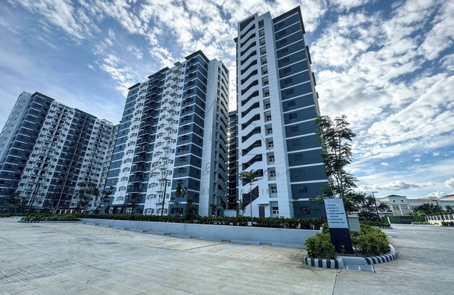 5-Minute Walk to SM City Iloilo Cozy Studio Condo w/Balcony in Iloilo City