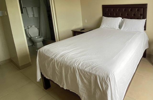 5 minutes away fom PriceSmart! Pet-Friendly Cozy Studio with warm water