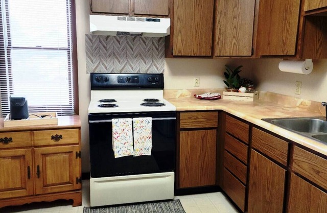 5 minutes away from Campus and Statefarm Stadium, 2min away from Willard Airport