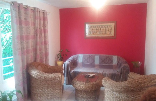 5 minutes from the airport for 1 or 2 nights max