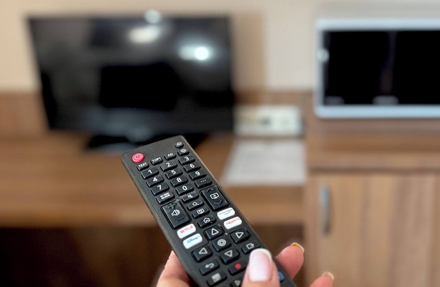 5 minutes to the airport Sofia! Family-sized apartment with microwave & deck