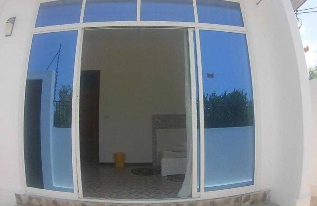 5 minutes to the beach! Family-sized house with a swimming pool.