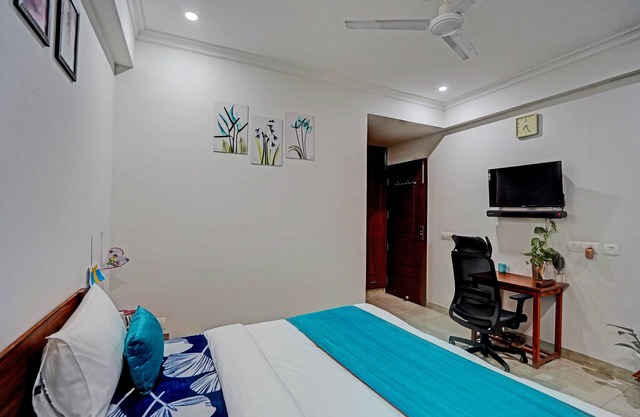 5 minutes to the medanta hospital and 10 minutes from Millennium city center