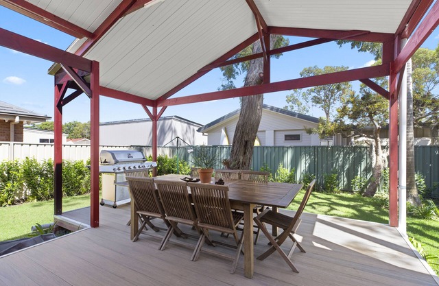 5 minutes walk to the water! Family house with pool table, outdoor patio and BBQ