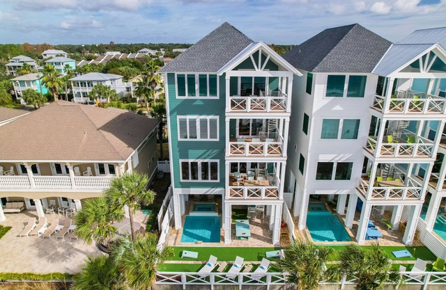"5 O`Clock Somewhere" Luxury Beachfront + Private Pool