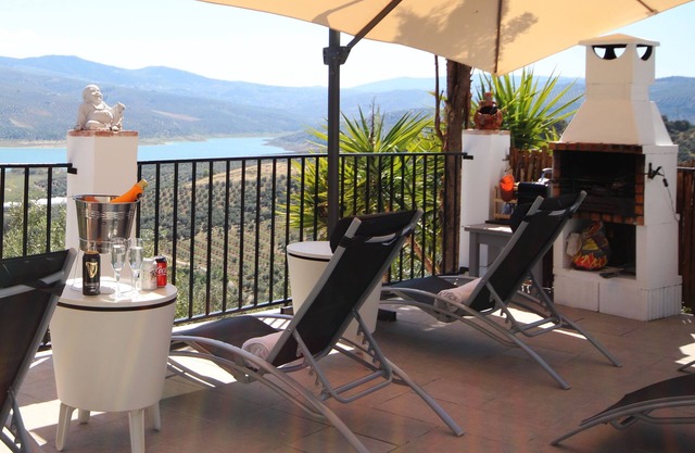 5 Star, 3 Double Bedroom Villa, with Fantastic Lake Views