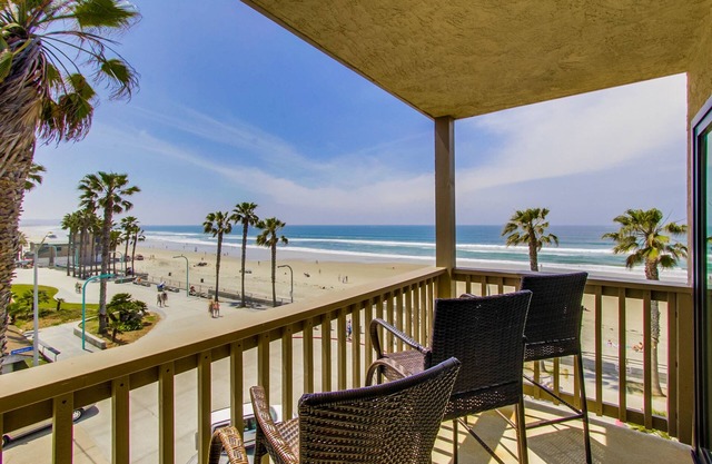 5 - STAR -⭐- LUXURY OCEAN FRONT CONDO - JACUZZI - FAMILY FRIENDLY - SLEEPS 6