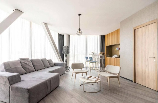 5-Star Retreat with Spa & Wellness - Explore Monumento a los Niños & City Charms