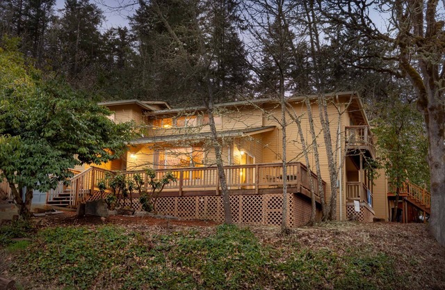 5-Star Townhouse! Steps to Hendricks Park and UO! Early Check-In/Late Check-out!