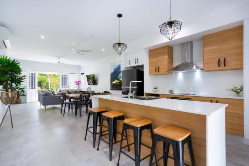 5 Star Villa in Tropical location with Patio and Hot Tub 3 bedroom 2 Bath