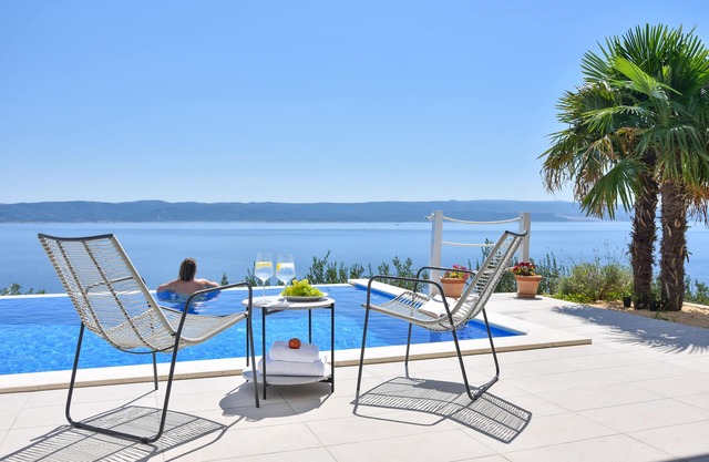5-stars villa with Infinity Pool & Memorable View. Perfect for families/couples