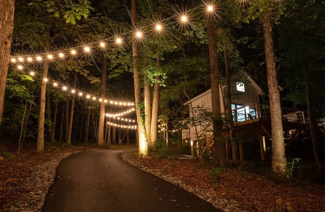#5(Willow) Luxury Treehouse near Lake Guntersville