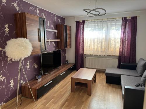 5 Zimmer Haus mit Whirlpool, Grillhütte und privatem Garten, Perfekt für Gruppen oder Familien