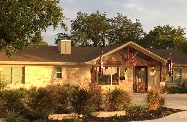 50 ft to Texas A&M University! Walk to Kyle Field! Pool & spa!