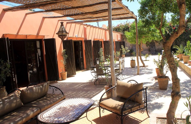 50m2 bungalow with its 30m2 terrace in a 3200 m2 garden