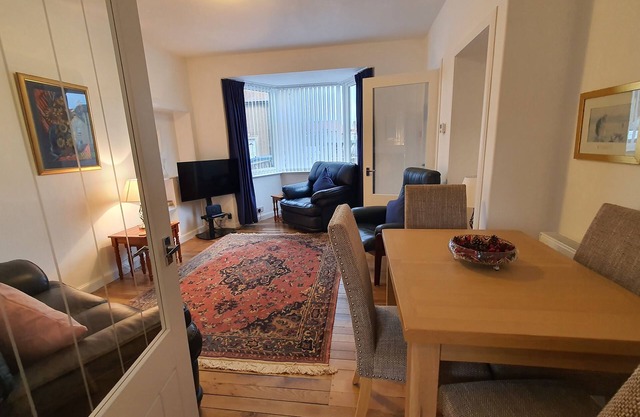 51 Milton Crescent, Quiet Townhouse near the beach