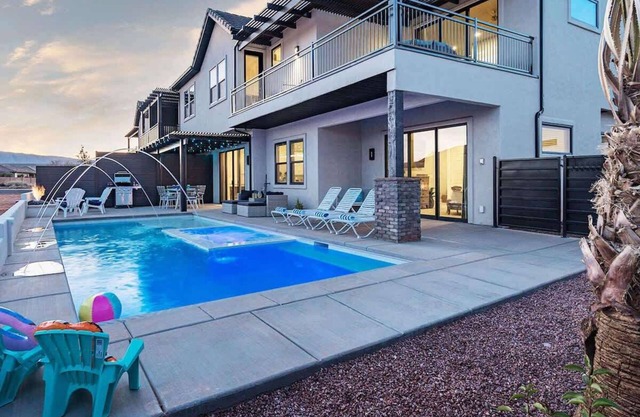 52-53| Poolhouse Duplex in St George with 2 Pools and Hot Tubs