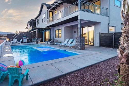 52-53| Poolhouse Duplex in St George with 2 Pools and Hot Tubs
