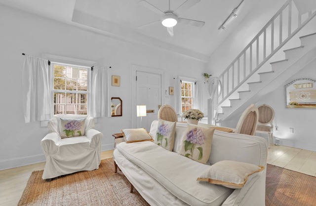 535 E. Gordon St.: 1 BR, 2 BA Cottage in Savannah, Sleeps 2