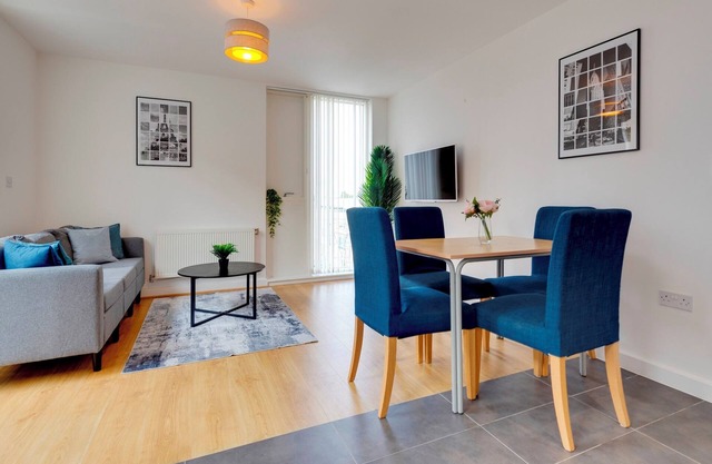 54 Woodpecker Way · Modern apartment near Addenbrookes | Free parking | Pass the Keys