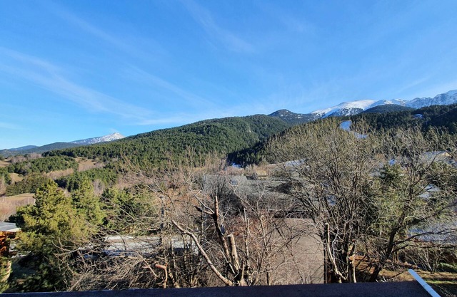 54m2 apartment with balcony at the foot of the slopes and hiking trails.
