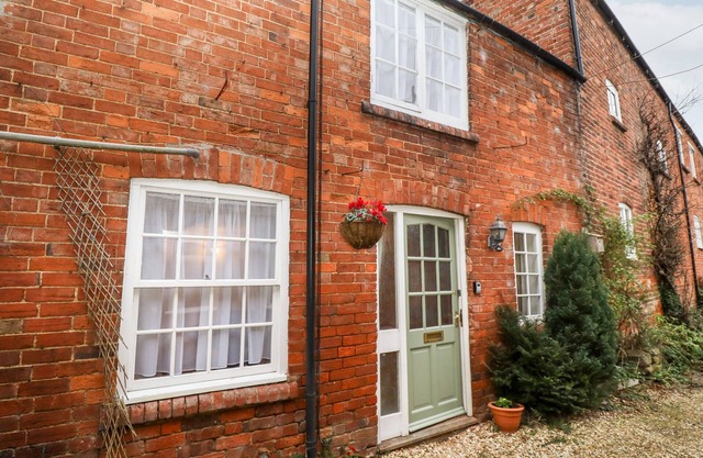 5A WATERFALL WAY, character holiday cottage in Medbourne