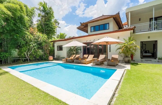 5BD 5BA Villa In The HEART Of Seminyak! - 3Min Drive To Double 6 Beach!