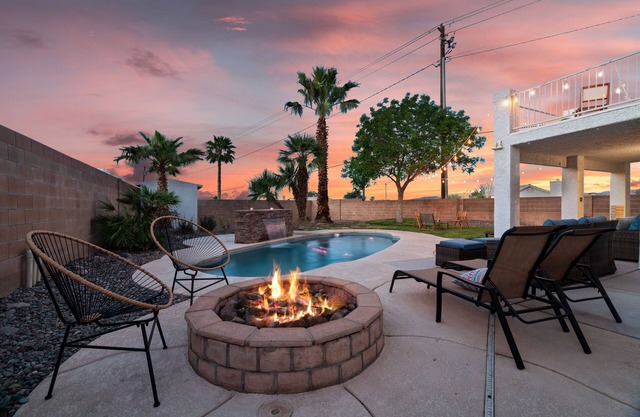 ❤ 5BR/3BA Modern Cozy Farmhouse, Spacious Backyard w/Pool + Fire Pit