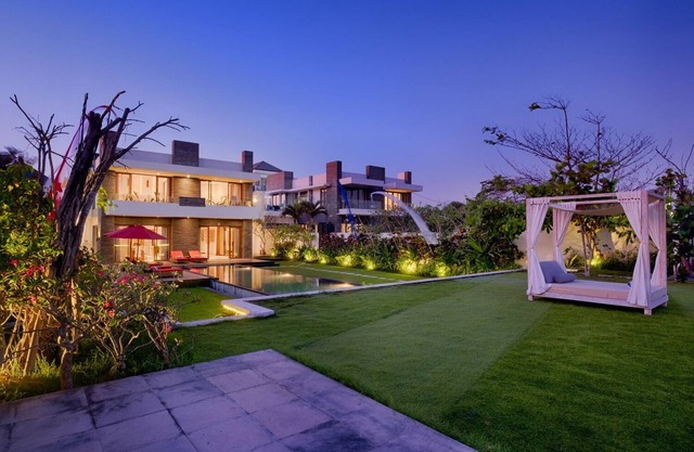 5BR Beachfront Villa In Keramas Beach! 6Min Drive To Bali Safari And Marine Park
