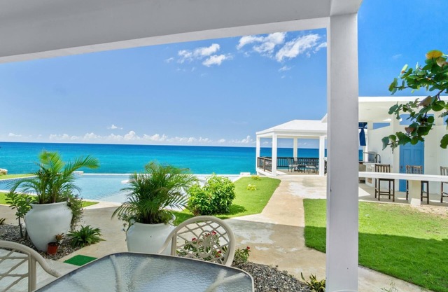 5BR Oceanfront Villa w/Staff-WV